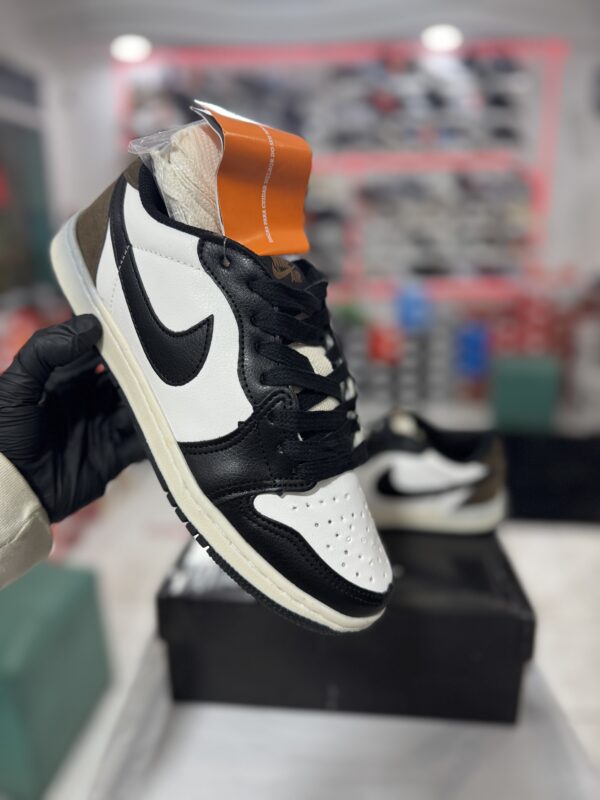 NIKE SB DUNK LOW X JORDAN