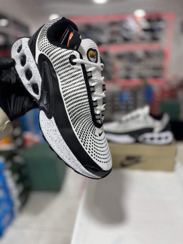 NIKE AIR MAX DN