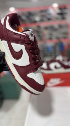 NIKE SB DUNK LOW