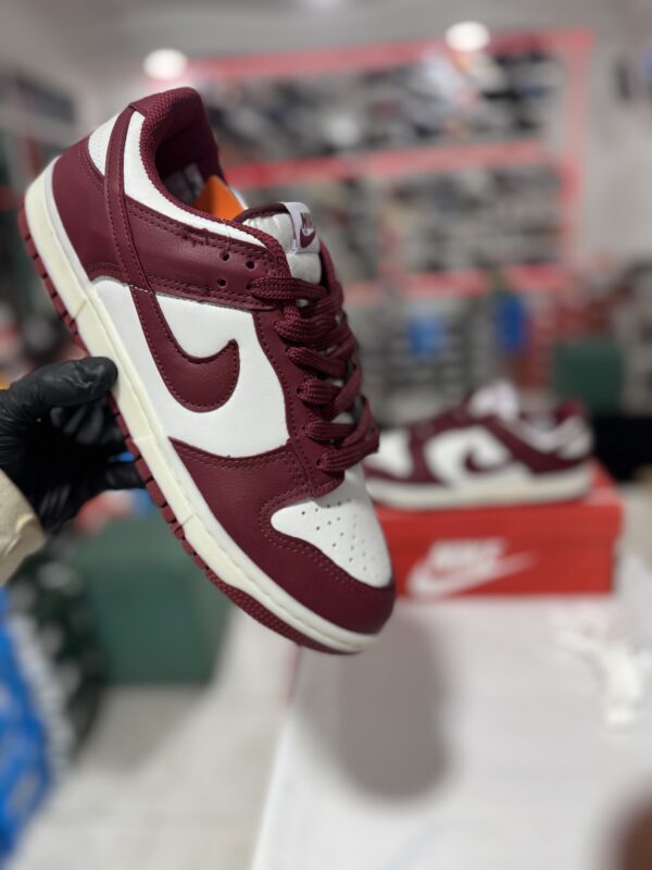 NIKE SB DUNK LOW