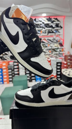 NIKE SB DUNK LOW X JORDAN