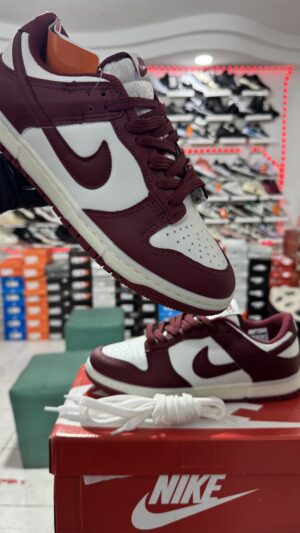 NIKE SB DUNK LOW