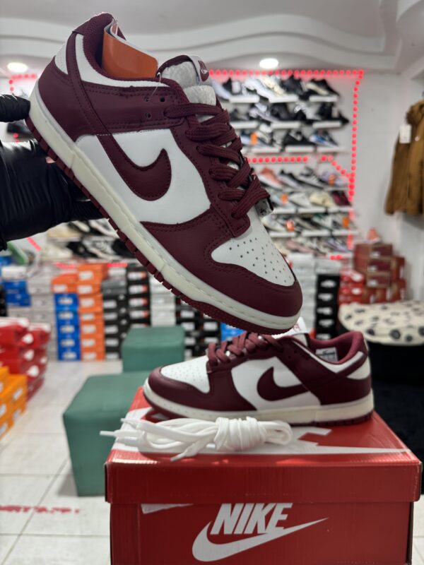 NIKE SB DUNK LOW