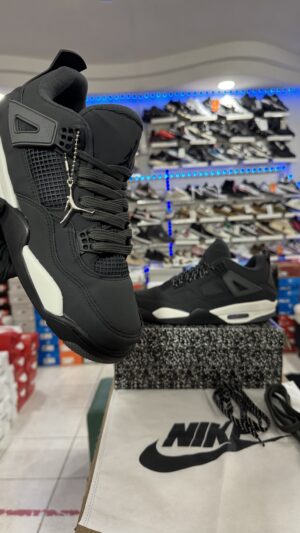 NIKE AIR JORDAN RETRO 4
