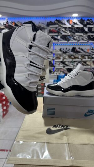 NIKE AIR JORDAN 11 RETRO