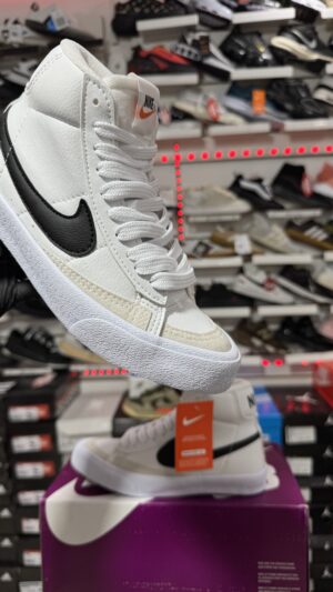 NIKE BLAZER MID 77