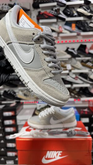 NIKE SB DUNK LOW