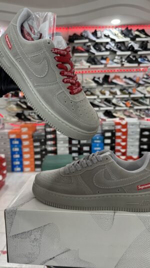NIKE AIR FORCE 1 X SUPREME