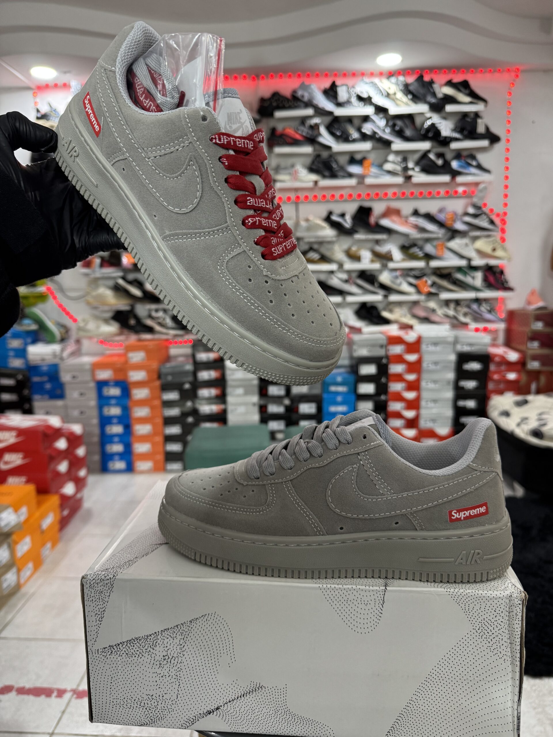 NIKE AIR FORCE 1 X SUPREME