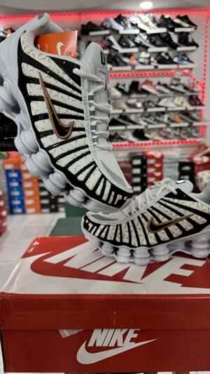NIKE SHOX