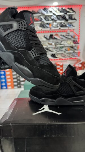 NIKE AIR JORDAN RETRO 4