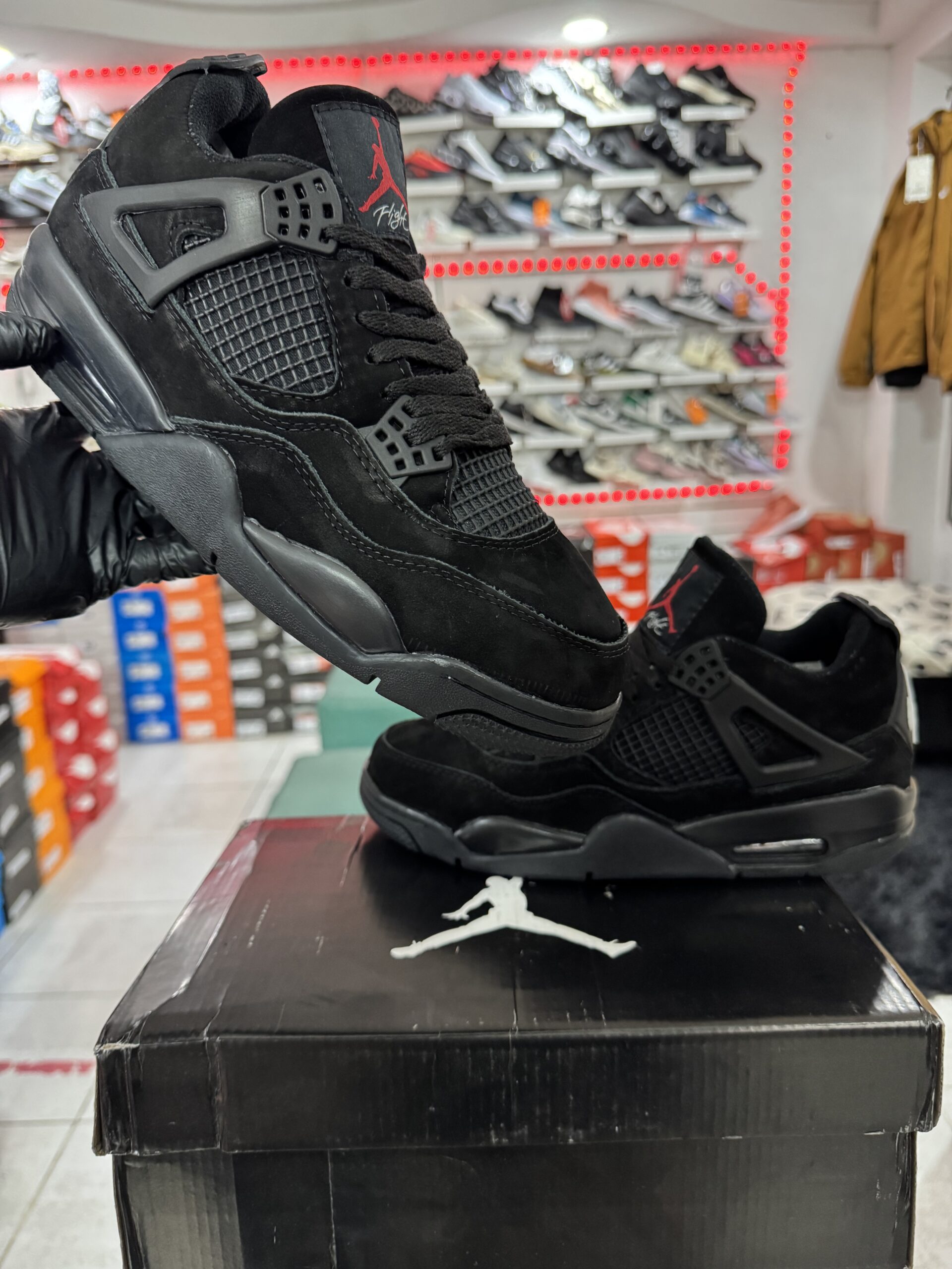 NIKE AIR JORDAN RETRO 4