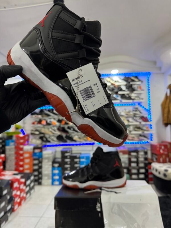 NIKE AIR JORDAN 11