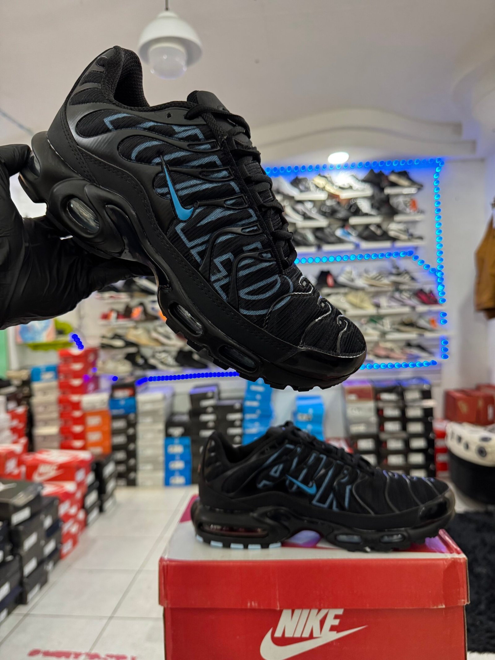NIKE AIR MAX PLUS TN