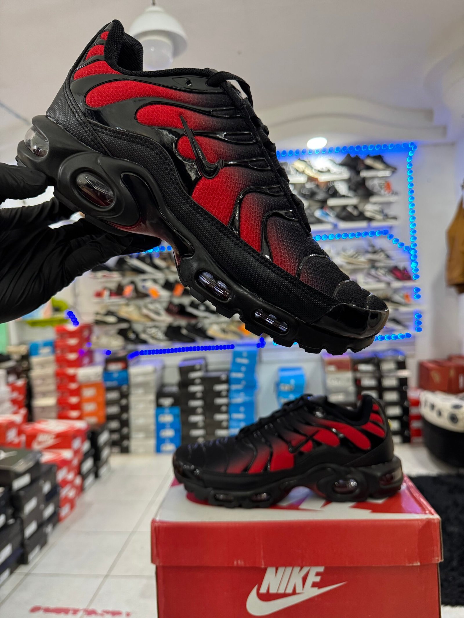 NIKE AIR MAX PLUS TN