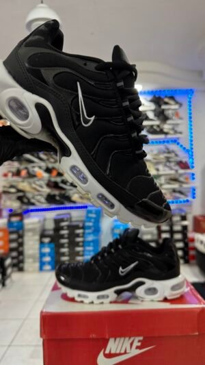 NIKE AIR MAX PLUS TN