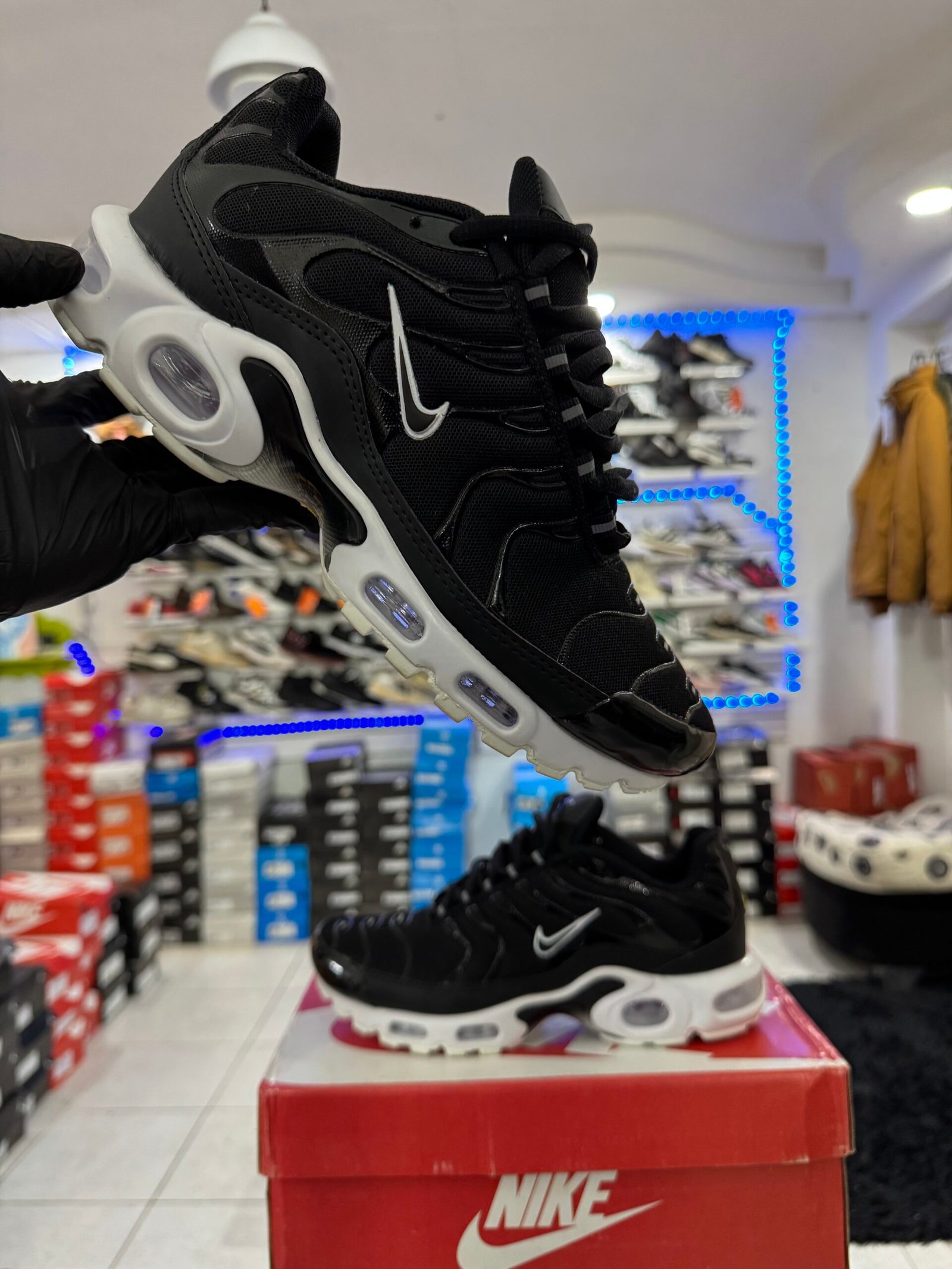 NIKE AIR MAX PLUS TN
