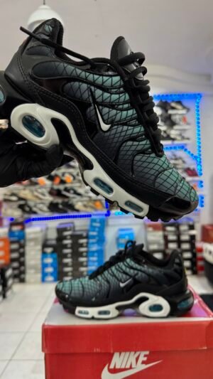 NIKE AIR MAX PLUS TN