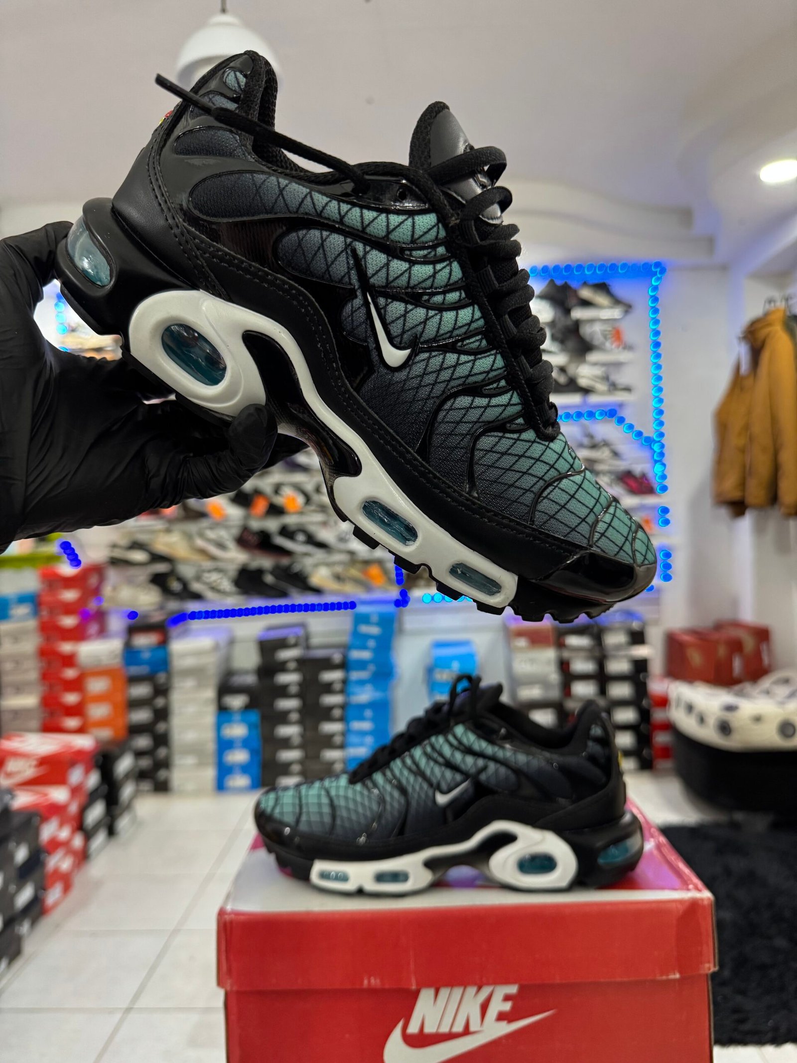 NIKE AIR MAX PLUS TN