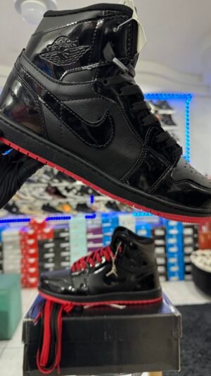 NIKE AIR JORDAN 1