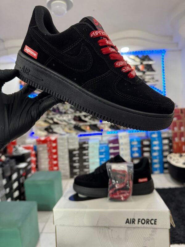 NIKE AIR FORCE 1 X SUPREME