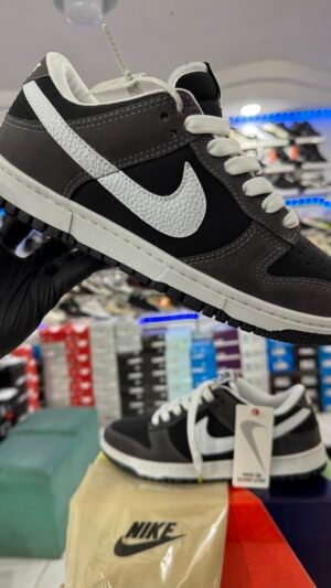 NIKE SB DUNK LOW