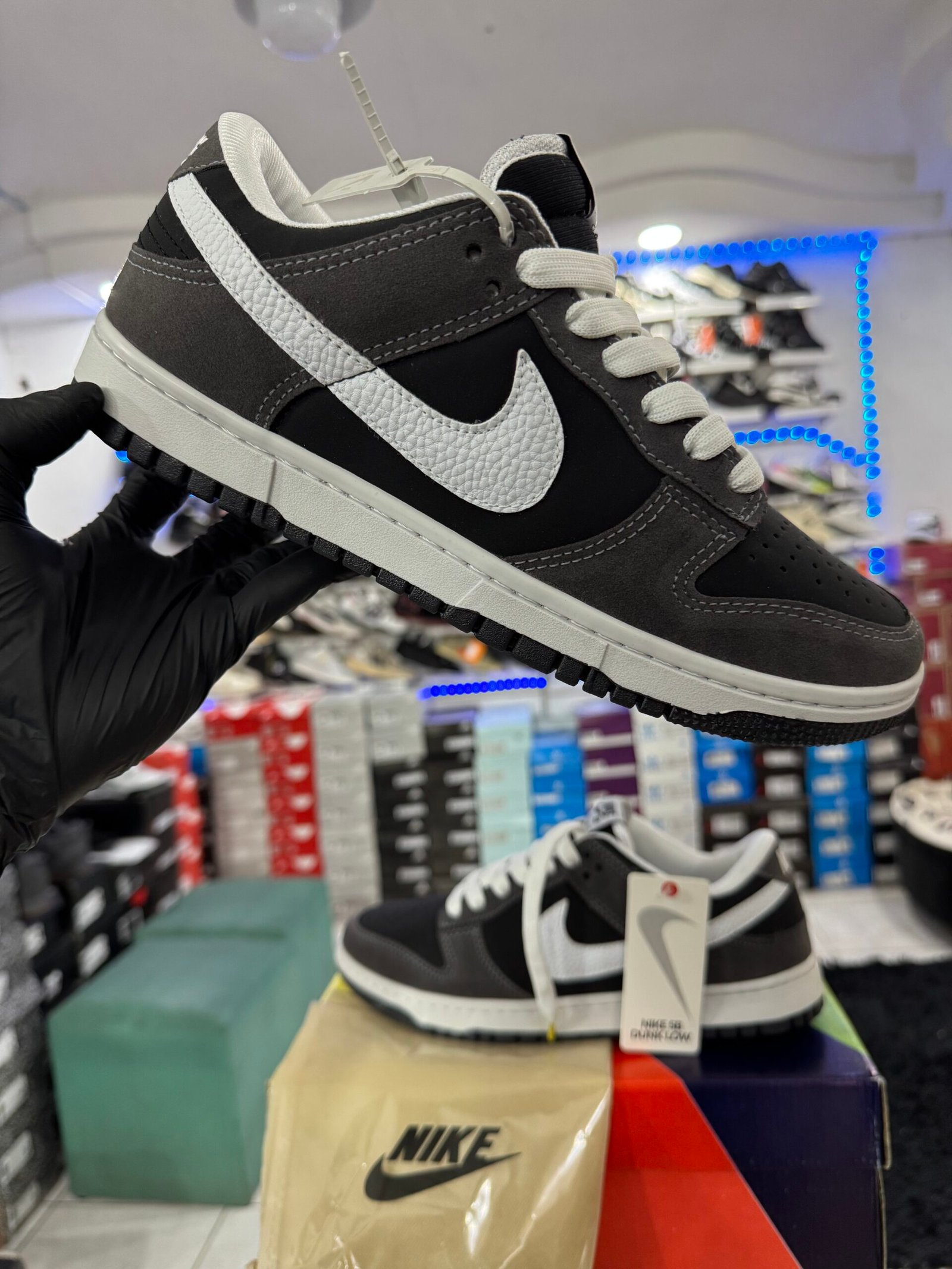NIKE SB DUNK LOW