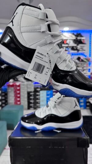 NIKE AIR JORDAN 11