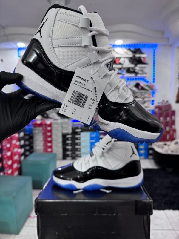 NIKE AIR JORDAN 11