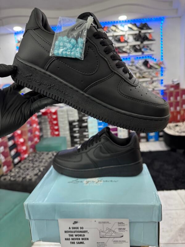 NIKE AIR FORCE 1 NOCTA