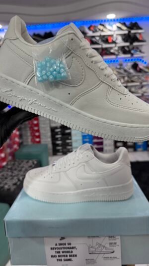 NIKE AIR FORCE 1 NOCTA
