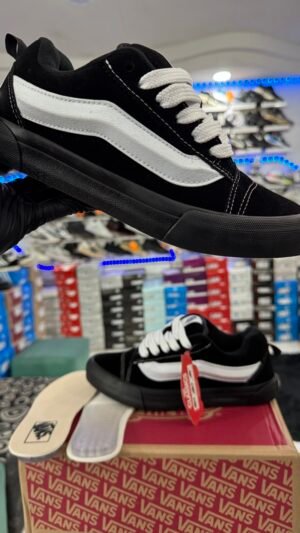 VANS KNU