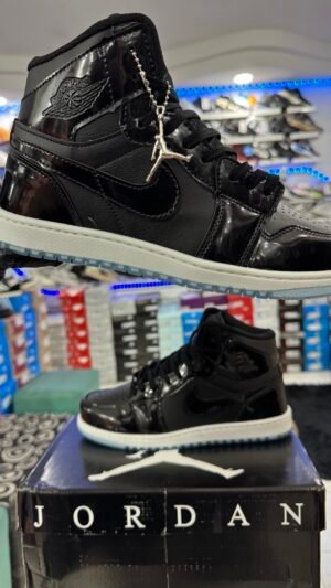 NIKE AIR JORDAN 1