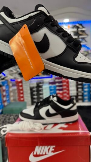 NIKE SB DUNK LOW PANDA
